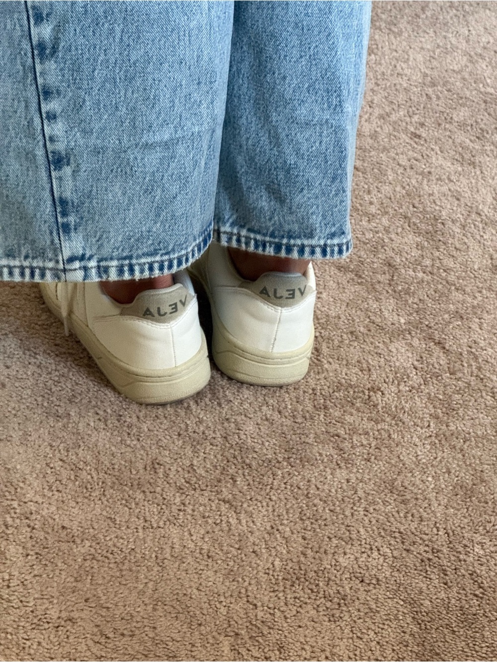 Veja white sneaker - Picture 7 of 9